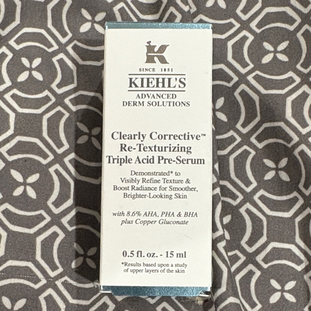 Kiehl's Clearly Corrective Re-Texturizing Triple Acid Pre-Serum - Picture 2 of 5